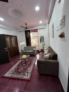 Budget friendly 2bhk at Pali Hill