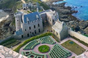 Maisons de vacances Quai du Val is a Charming Pet and Family Friendly Riverside Gite in Lehon close to Dinan Sleeps 7 : photos des chambres