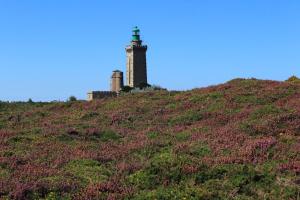 Maisons de vacances Quai du Val is a Charming Pet and Family Friendly Riverside Gite in Lehon close to Dinan Sleeps 7 : photos des chambres