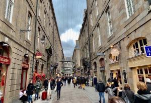 Maisons de vacances Quai du Val is a Charming Pet and Family Friendly Riverside Gite in Lehon close to Dinan Sleeps 7 : photos des chambres