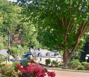 Maisons de vacances Quai du Val is a Charming Pet and Family Friendly Riverside Gite in Lehon close to Dinan Sleeps 7 : photos des chambres