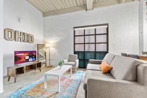 108- The Cozy Comfy Spacious Loft Wi-Fi Parking Cafe - 4-star hotels in Cleveland