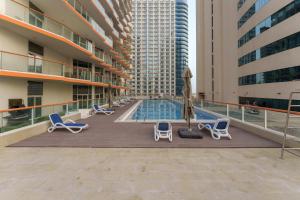 Apartment in business bay with stunning views of Burj Khalifa & canal