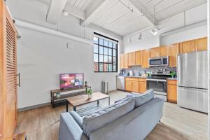 305-Rustic Chic Luxe Hideaway Cafe Wi-Fi Parking