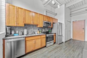 305-Rustic Chic Luxe Hideaway Cafe Wi-Fi Parking