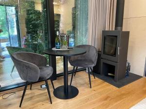 Telise TinyOne is a modern forest escape near the sea