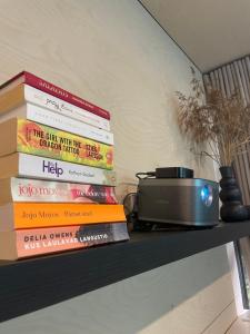 Telise TinyOne is a modern forest cabin with a cozy hot tub