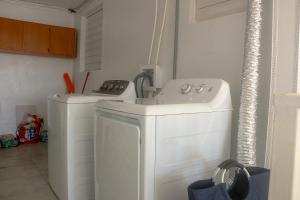 Cozy 4 Guest Apt with Air Conditioning, Free Parking & Wi-Fi