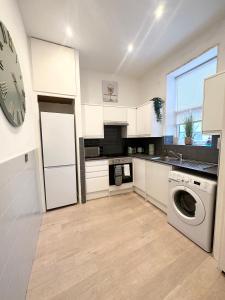 The City Surf Apartment - By Coastline Retreats - FREE PARKING INCLUDED - Sleeps 5 - City Centre