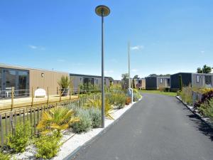 Mobil-home Grand Confort 2 Chambres, Proche Plage, 4 Pers., Piscine Chauffée, Parking, Wi-Fi Gratuit - FR-1-361A-86