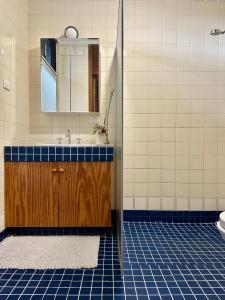 Tranquil home in hills with city views