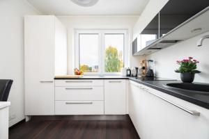 Convenient Stay Close to Airport and Old Town