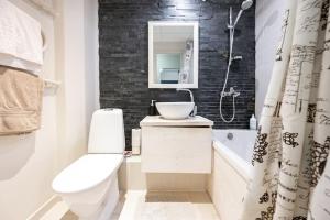 Convenient Stay Close to Airport and Old Town