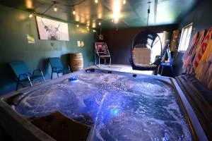 Cozy Cabin with Hottub at Cloverdale Cabins - Isle