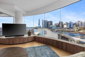 3 Bedroom Darling Harbour Apartment