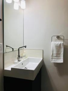 5th Floor 1 Bedroom Condo with Parking