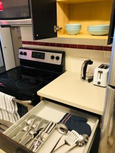 5th Floor 1 Bedroom Condo with Parking