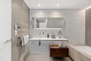 3 Bedroom Darling Harbour Apartment