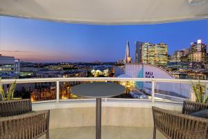 3 Bedroom Darling Harbour Apartment