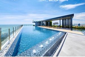Sea View Condo 29F Central Pattaya & Rooftop Pool