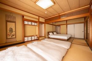 桜たろう紅葉じろうの都-1周年セール!キッズ大好評!九州観光拠点 城下町桜並木 アウトレットコストコでお買い物!