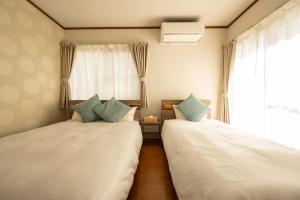 桜たろう紅葉じろうの都-1周年セール!キッズ大好評!九州観光拠点 城下町桜並木 アウトレットコストコでお買い物!