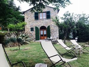 Panoramic Rural House With Garden