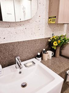 2 minutes run to the sea only 152m, special benefit of Spa Waterpark 195m away