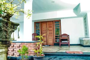 Bougain Villa Service Villa