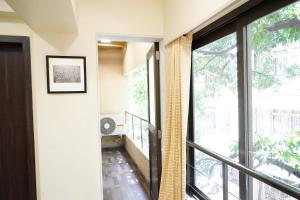 Large, Modern, Private 3BHK, Khar West, Mumbai