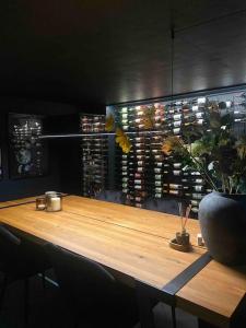 Luxurious villa - exceptional location in city center with free P