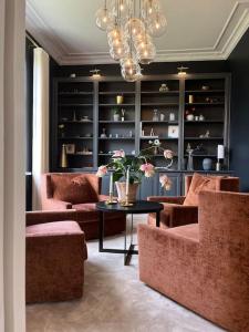 Luxurious villa - exceptional location in city center with free P