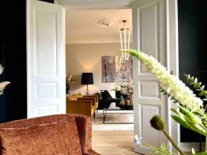 Luxurious villa - exceptional location in city center with free P