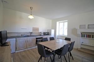 Maisons de vacances Gite Les Champs N°2 : photos des chambres
