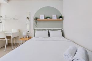 Simply and Cozy Living Studio Transpark Bintaro Apartment By Travelio
