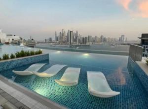 Beachfront Apartment on the Palm Jumeirah with Amazing view Rooftop Infinity Pool