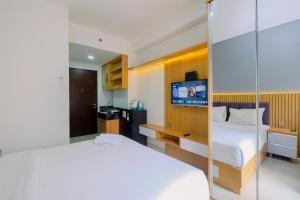 Serene Stay Studio Transpark Cibubur Apartment By Travelio