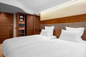 Deluxe King or Twin Room with Sofa room in Novotel Sarajevo Bristol