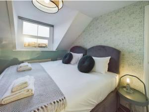 Central Eastbourne Escape with Rooftop Jacuzzi