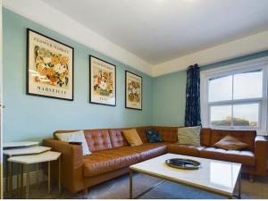 Central Eastbourne Escape with Rooftop Jacuzzi