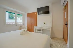 HOSTAL y APARTAMENTO MOLÍ DE MAR - Lloret de Mar