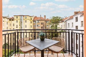 Quiet apartment in the city center near the metro with with balcony and parking