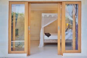 T&J2 - Central Petitenget 2BR villa, walk to beach