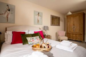 Ground Wing - Norfolk Cottage Agency