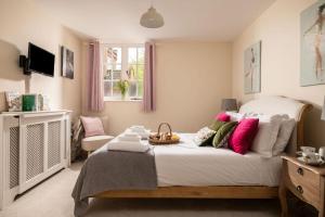 Ground Wing - Norfolk Cottage Agency