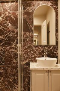 Rosso Levanto Room - Duke Housing