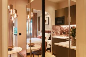 Rosso Levanto Room - Duke Housing