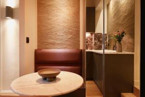 Rosso Levanto Room - Duke Housing