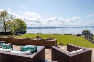 Jandals & Joy Lakefront Retreat - Tarukenga