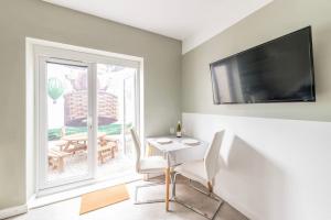 10 bedroom 8 bathroom house sleeps 15